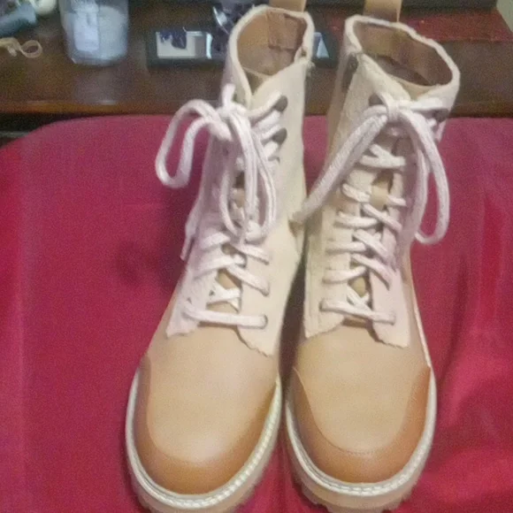 Women's tan boots - Picture 2 of 5